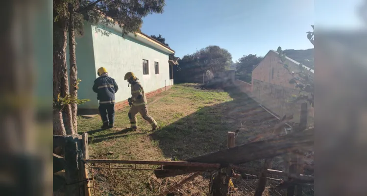 Efetivo do Corpo de Bombeiros foi mobilizado para o 'incêndio em residência'