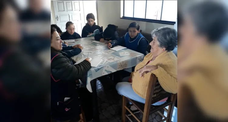 A entrevista serviu para os alunos adquirirem conhecimentos sobre a escola que frequentam