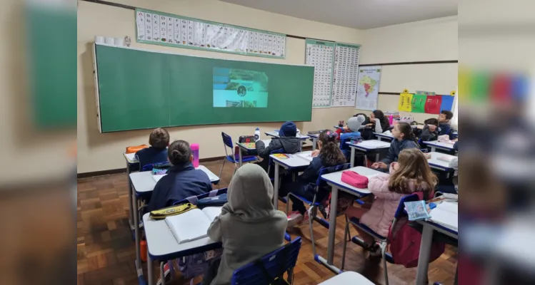 Após se familiarizarem com o tema, os alunos criaram projetos seguindo a estratégia 