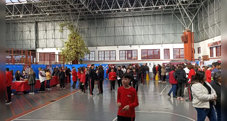 O evento, fruto do trabalho ao longo do ano de 2023, possibilitou a interação e troca de experiências entre os alunos e componentes da comunidade escolar