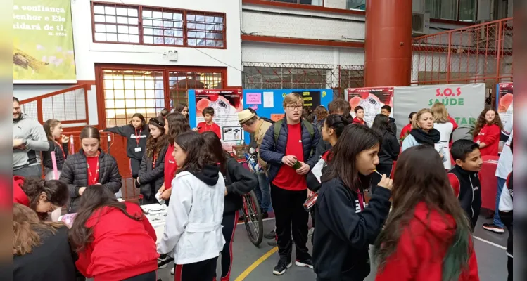 O evento, fruto do trabalho ao longo do ano de 2023, possibilitou a interação e troca de experiências entre os alunos e componentes da comunidade escolar