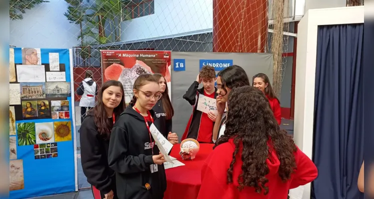 O evento, fruto do trabalho ao longo do ano de 2023, possibilitou a interação e troca de experiências entre os alunos e componentes da comunidade escolar