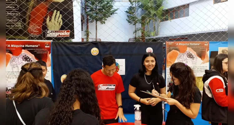 O evento, fruto do trabalho ao longo do ano de 2023, possibilitou a interação e troca de experiências entre os alunos e componentes da comunidade escolar
