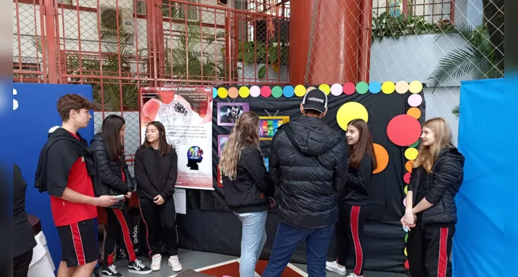 O evento, fruto do trabalho ao longo do ano de 2023, possibilitou a interação e troca de experiências entre os alunos e componentes da comunidade escolar