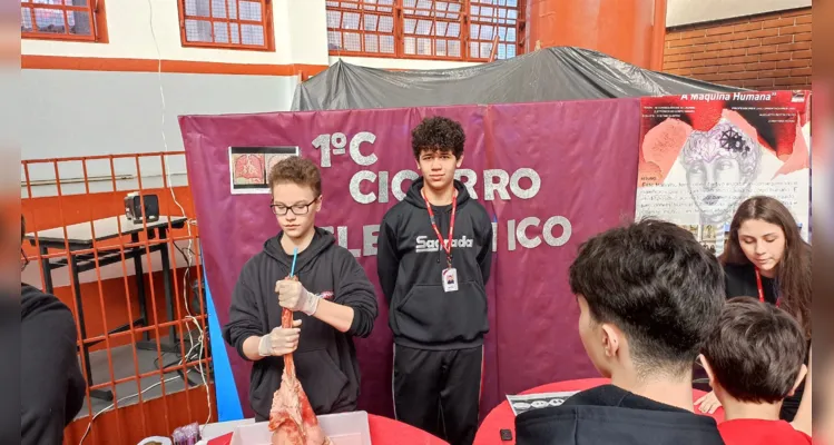 O evento, fruto do trabalho ao longo do ano de 2023, possibilitou a interação e troca de experiências entre os alunos e componentes da comunidade escolar