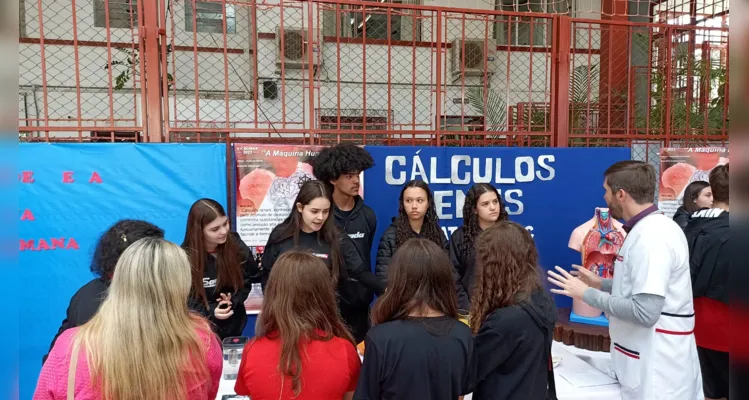O evento, fruto do trabalho ao longo do ano de 2023, possibilitou a interação e troca de experiências entre os alunos e componentes da comunidade escolar
