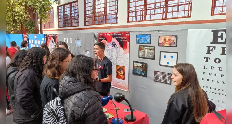 O evento, fruto do trabalho ao longo do ano de 2023, possibilitou a interação e troca de experiências entre os alunos e componentes da comunidade escolar