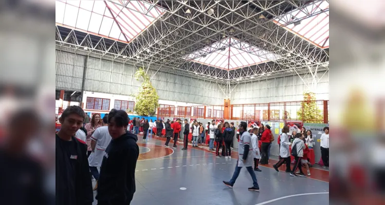 O evento, fruto do trabalho ao longo do ano de 2023, possibilitou a interação e troca de experiências entre os alunos e componentes da comunidade escolar