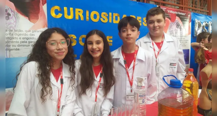 O evento, fruto do trabalho ao longo do ano de 2023, possibilitou a interação e troca de experiências entre os alunos e componentes da comunidade escolar