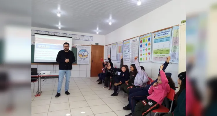 Trabalho teve momentos diversificados e adesão dos estudantes