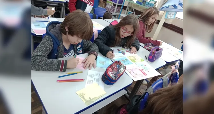 A partir dos estudos em sala, os alunos elaboraram cartazes e gravaram vídeos com dicas sobre como preservar a natureza