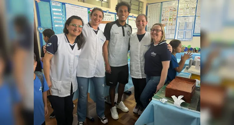 A feira reuniu a comunidade escolar, atletas da categoria de base do Operário e autoridades políticas