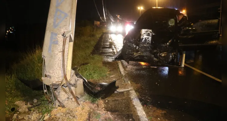 Condutor perdeu o controle do carro após uma aquaplanagem