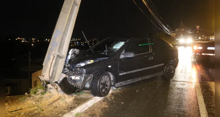 Condutor perdeu o controle do carro após uma aquaplanagem