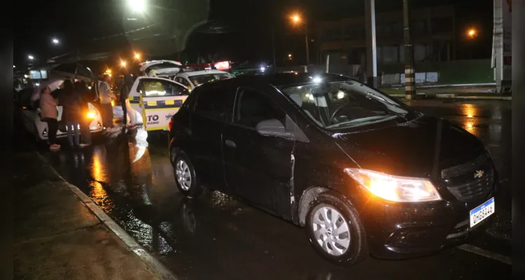 A embriaguez foi confirmada pelo 'bafômetro' e o condutor do Onix preto foi detido