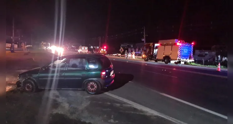 Homem fica preso após colisão na Avenida Souza Naves