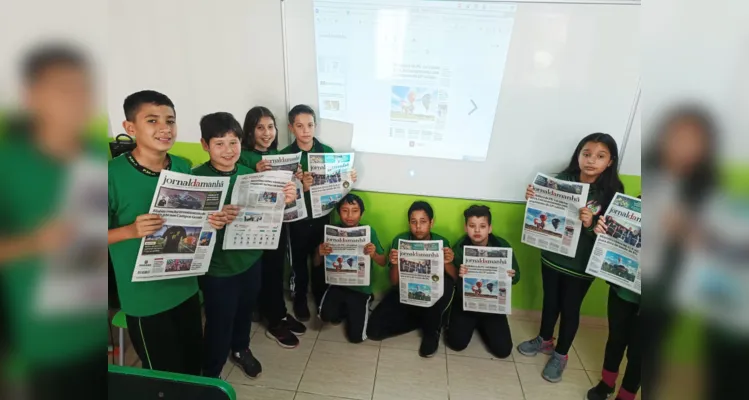 Jornal da Manhã, do Grupo aRede, teve um aprofundado estudo sobre características noticiosas, elementos como a manchete e muita produção nos quintos anos A e B da Escola Antônio Fanchin