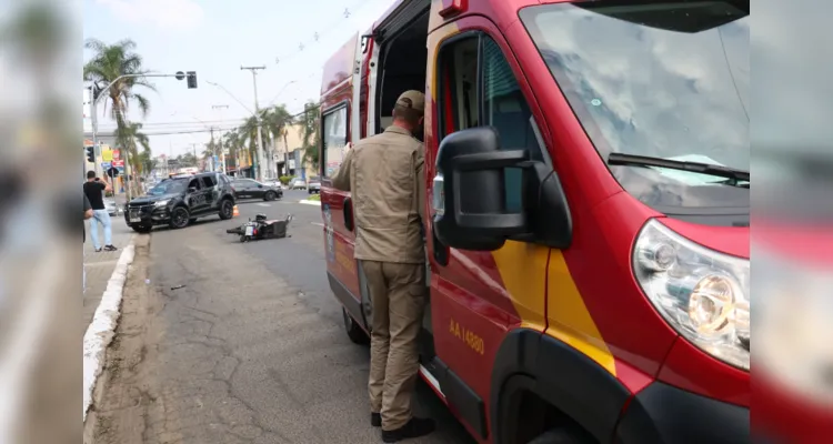 Motocicleta colidiu contra um Corcel II de coleção