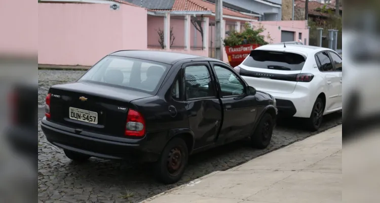 Acidente envolveu uma motocicleta e um Chevrolet Classic