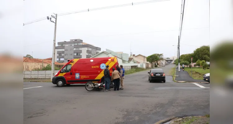 Acidente envolveu uma motocicleta e um Chevrolet Classic