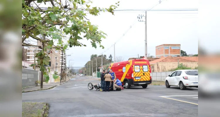 Acidente envolveu uma motocicleta e um Chevrolet Classic