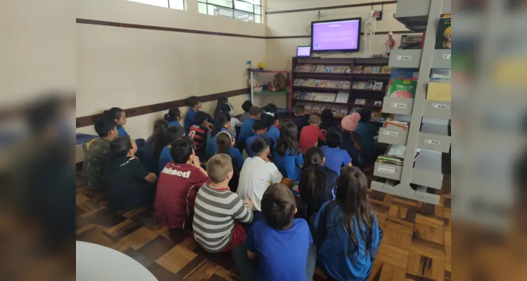 A partir da aula disponibilizada pelo projeto Vamos Ler, os alunos compreenderam os diversos componentes do folclore brasileiro