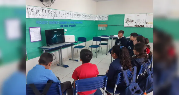 Educandos puderam acompanhar a videoaula que trouxe informações valiosas ao conteúdo estudado