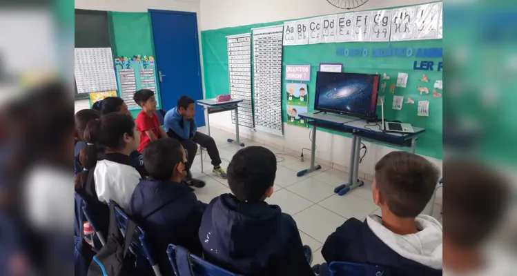 Educandos puderam acompanhar a videoaula que trouxe informações valiosas ao conteúdo estudado