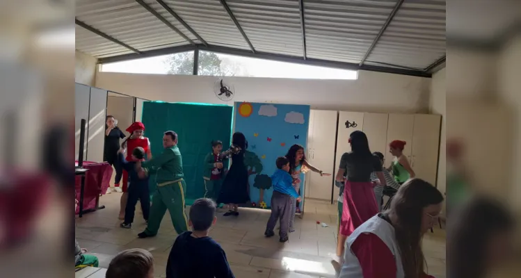A apresentação contou com muita animação dos alunos, transmitindo aprendizados e diversão