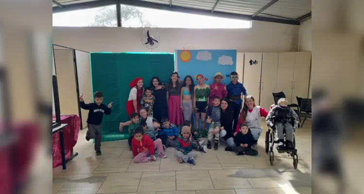 A apresentação contou com muita animação dos alunos, transmitindo aprendizados e diversão