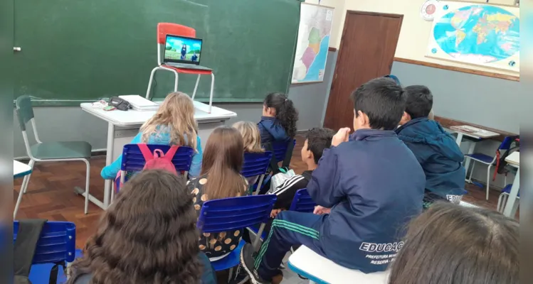 Visita à entidade, videoaula acerca da temática e brincadeira valorosa foram momentos que abrilhantaram o trabalho