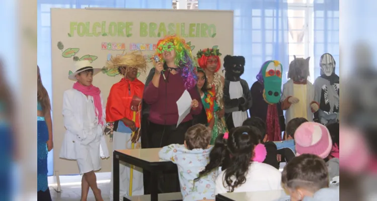 As atividades envolveram estudos teóricos, contações de lendas e uma apresentação com os alunos caracterizados de personagens 