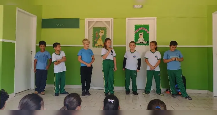 Os alunos assistiram ao conteúdo do projeto Vamos Ler, elaboraram desenhos sobre as lendas e realizaram apresentações para as demais turmas da escola