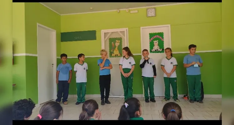 Os alunos assistiram ao conteúdo do projeto Vamos Ler, elaboraram desenhos sobre as lendas e realizaram apresentações para as demais turmas da escola