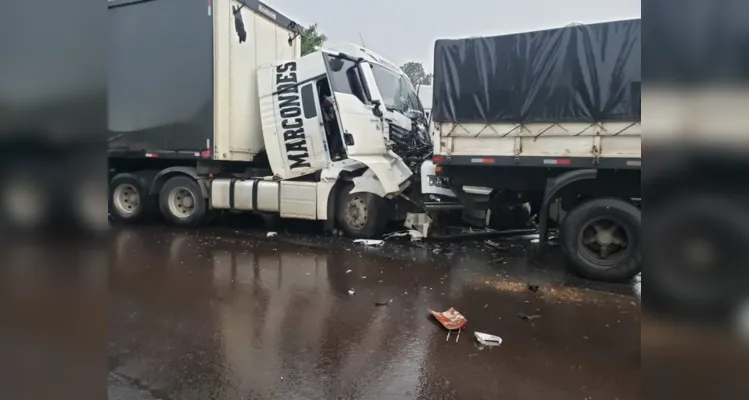 O acidente aconteceu por volta das 14h30 deste sábado