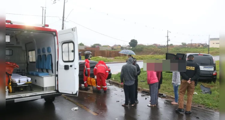 A colisão registrada na esquina entre as ruas Panamá e Sebastião Bastos envolveu um veículo Citröen Picasso e um Chevrolet Prisma