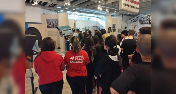 A turma visitou a exposição 'Duzentos' como parte das atividades