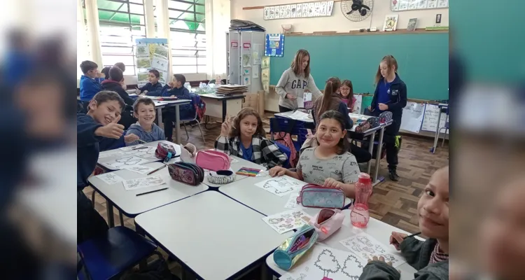 Os alunos confeccionaram maquetes de paisagens naturais e assistiram a videoaula do projeto Vamos Ler sobre a formação de PG