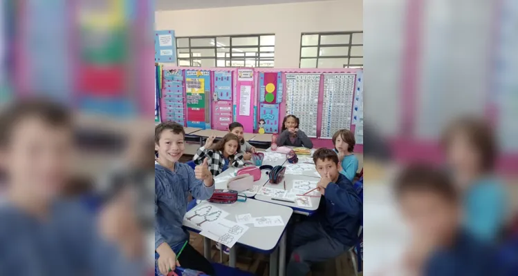 Os alunos confeccionaram maquetes de paisagens naturais e assistiram a videoaula do projeto Vamos Ler sobre a formação de PG