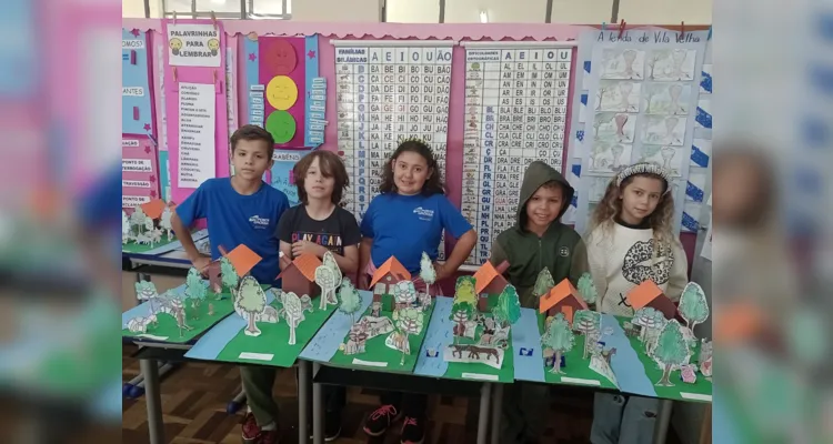 Os alunos confeccionaram maquetes de paisagens naturais e assistiram a videoaula do projeto Vamos Ler sobre a formação de PG