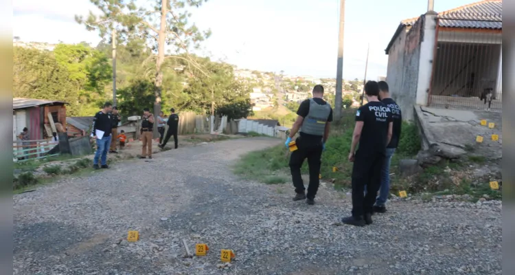 Perícia foi realizada há pouco no local do crime, na rua Dario Veloso