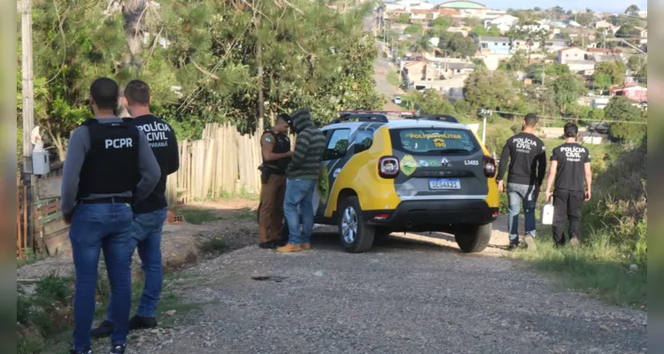 Perícia foi realizada há pouco no local do crime, na rua Dario Veloso