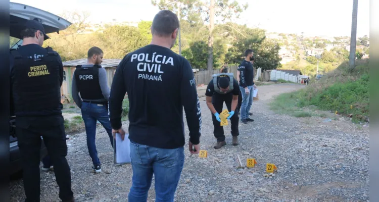 Perícia foi realizada há pouco no local do crime, na rua Dario Veloso