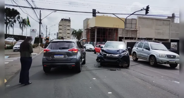 Colisão foi no sentido Centro-Bairro da via