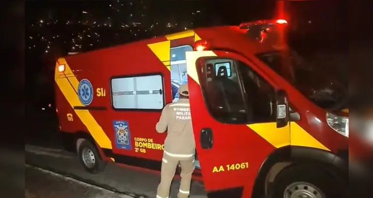 A vítima, que não foi identificada até a publicação da reportagem, foi socorrida por equipes do Corpo de Bombeiros (Siate) e do Samu