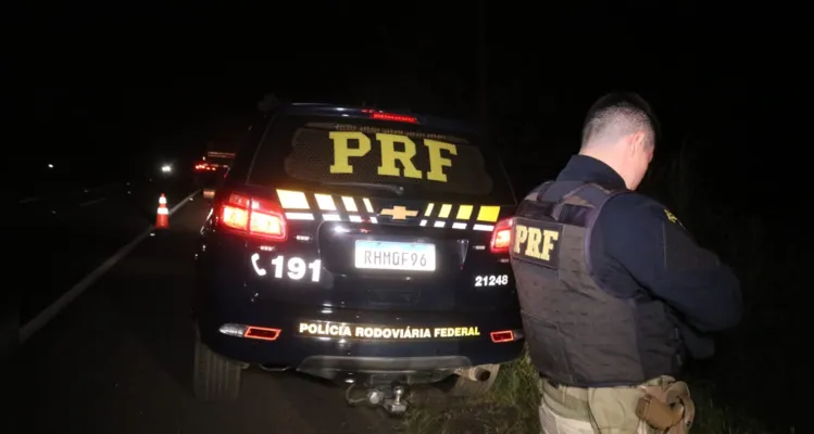 Carro com família do Noroeste do PR capota na BR-376 em PG