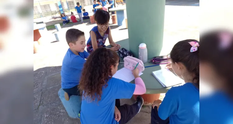 Os alunos assistiram a videoaula do Vamos Ler e realizaram uma série de atividades visando desenvolver melhoras em seu bem-estar