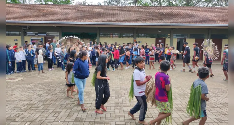 Passeio foi além da interação passiva, com educandos compreendendo na prática os costumes do povoado