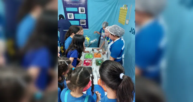 Durante as atividades, os alunos aprenderam a preparar receitas saudáveis