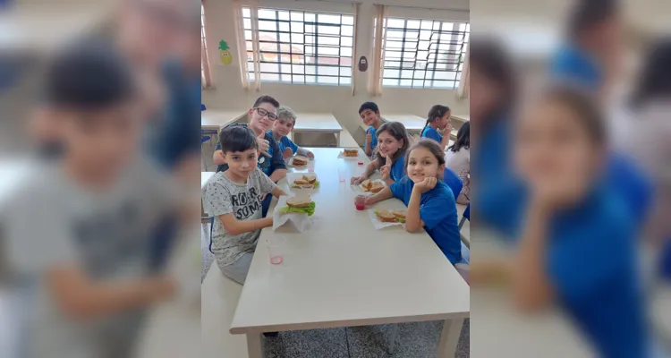 Durante as atividades, os alunos aprenderam a preparar receitas saudáveis